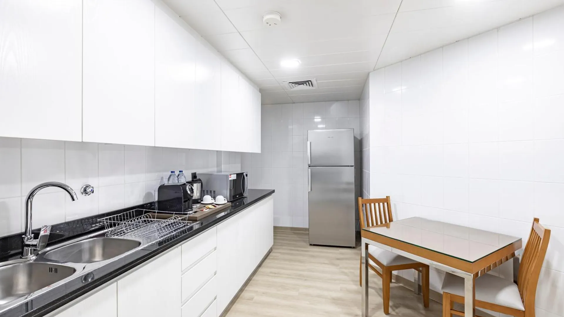 아파트호텔 Golden Sands Suites 두바이 아랍에미리트